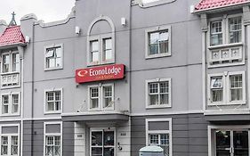 Econo Lodge Inn And Suites Downtown Toronto 2*